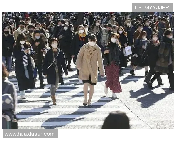 带口罩的足球明星如何在疫情中保持竞技状态与公众形象