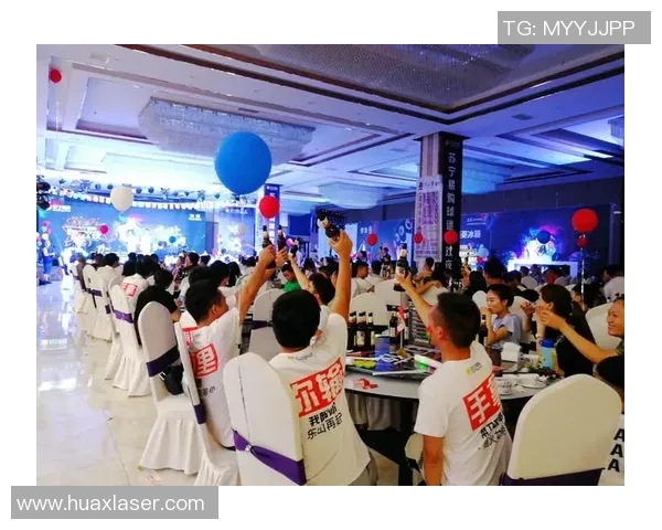 香港足球明星联袂献唱盛典激情四溢点燃球迷热情的音乐之夜